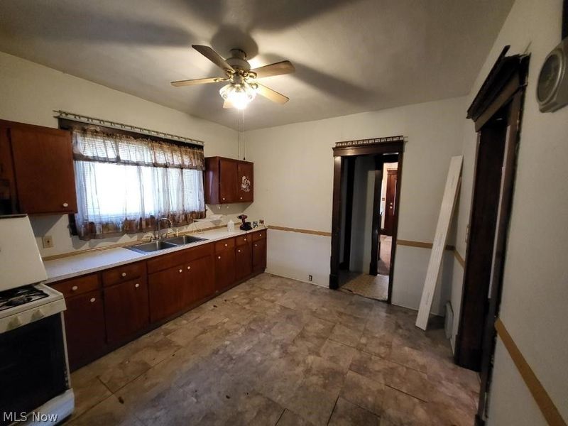 261 Harrison Street , Elyria, OH 44035 Photo 7