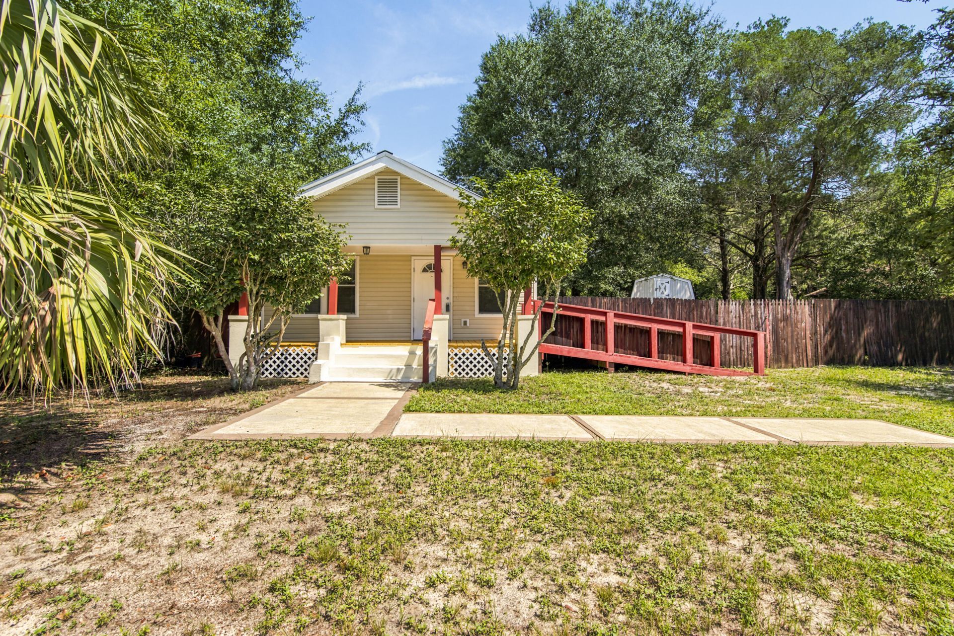 120 N Davis Lane, Defuniak Springs, FL 32433 Main Photo