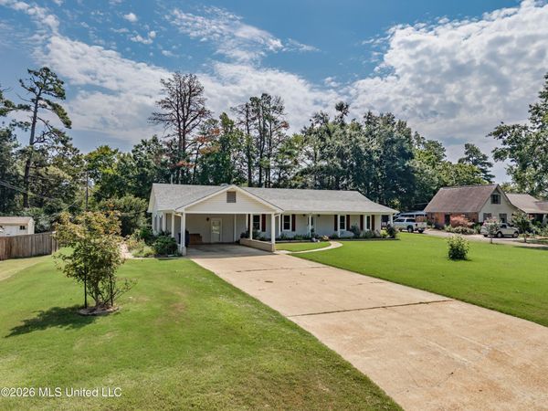 147 Hemlock Road, Batesville, MS 38606