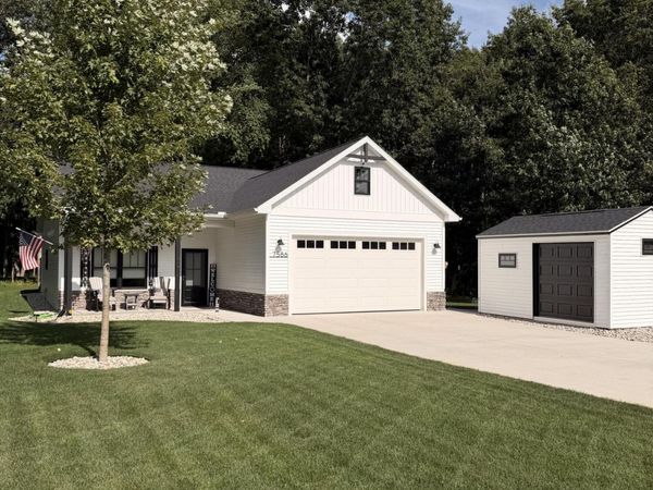7586 Regency Lane, Canadian Lakes, MI 49346