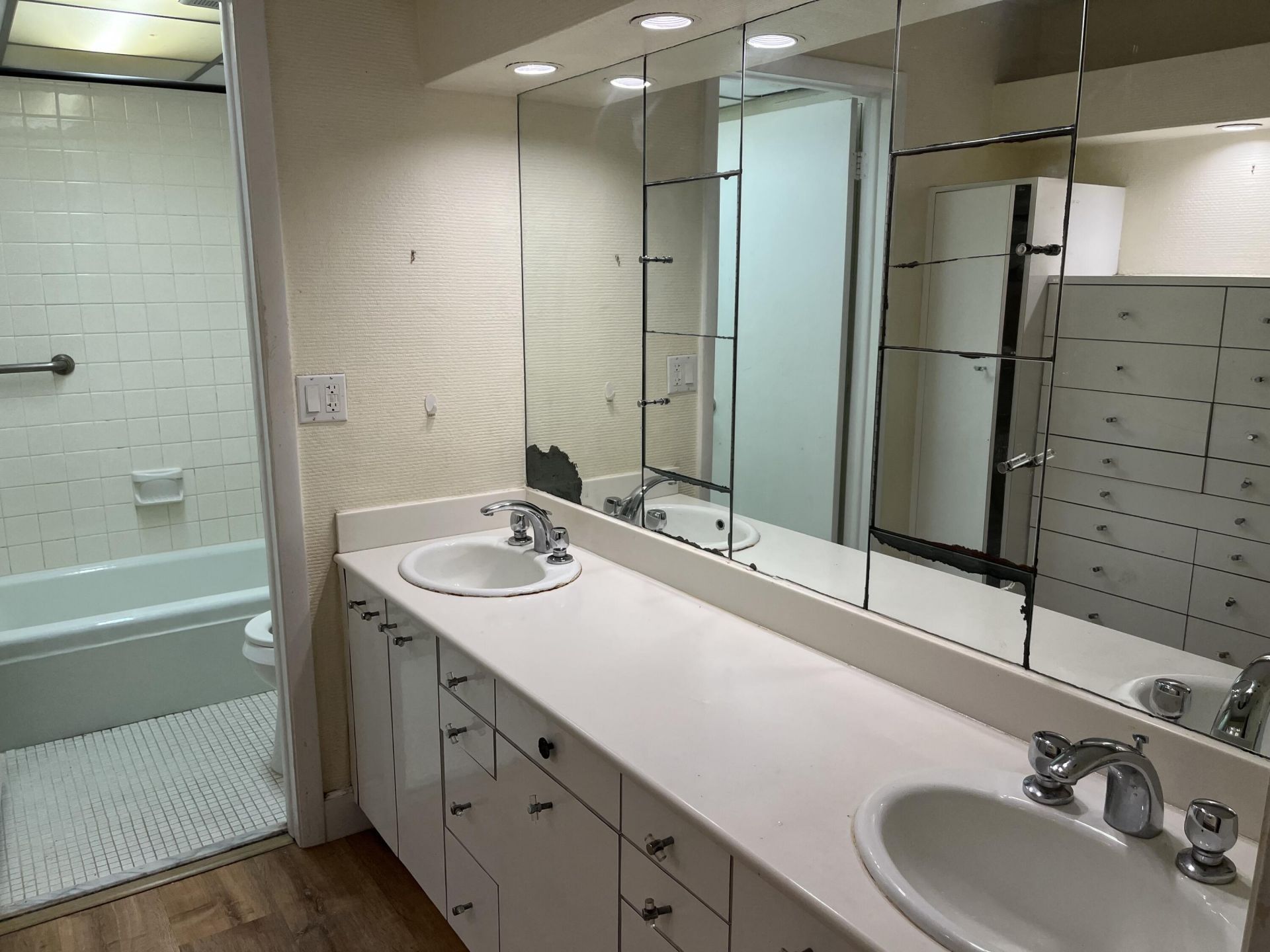 3760 Inverrary Drive, Unit 1T, Lauderhill, FL 33319 Photo