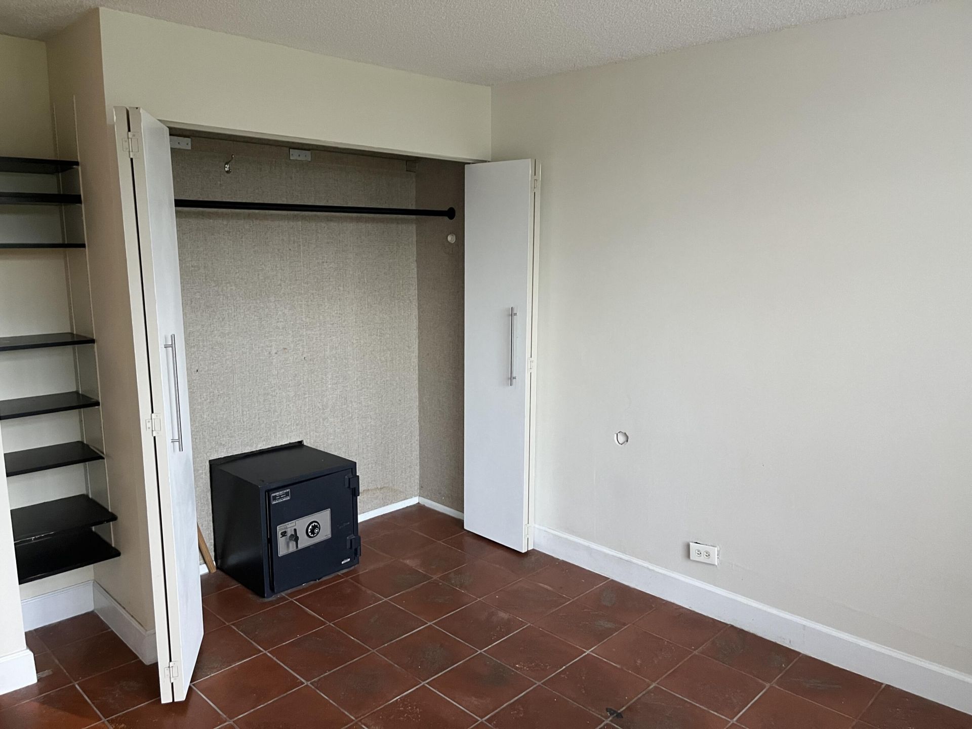 3760 Inverrary Drive, Unit 1T, Lauderhill, FL 33319 Photo