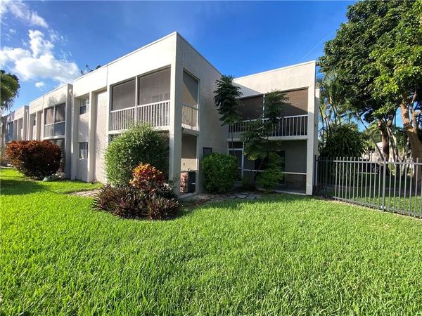 8506 OLD COUNTRY Manor, Unit 213, Davie, FL 33328