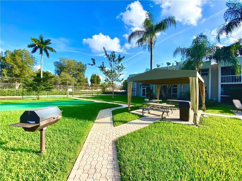 8506 Old Country Manor, Unit 213, Davie, FL 33328 Photo