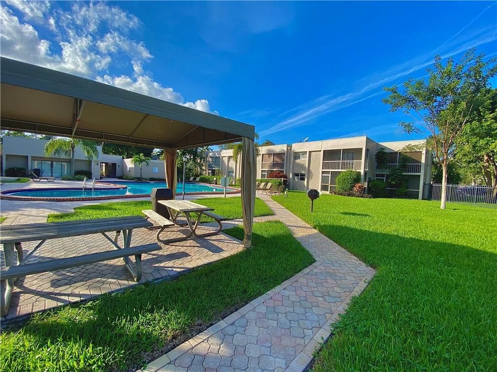 8506 Old Country Manor, Unit 213, Davie, FL 33328 Photo