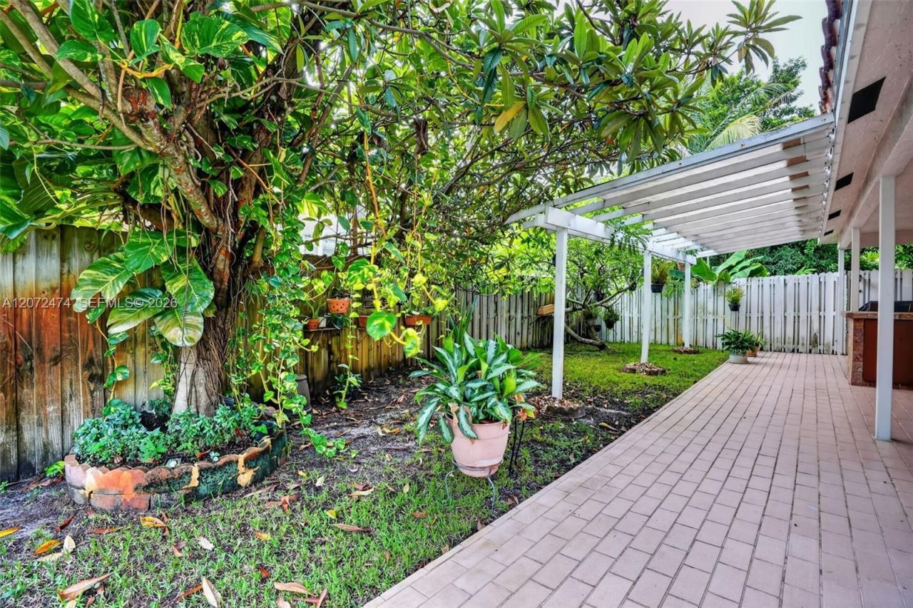 18253 SW 5th St , Pembroke Pines, FL 33029 Photo