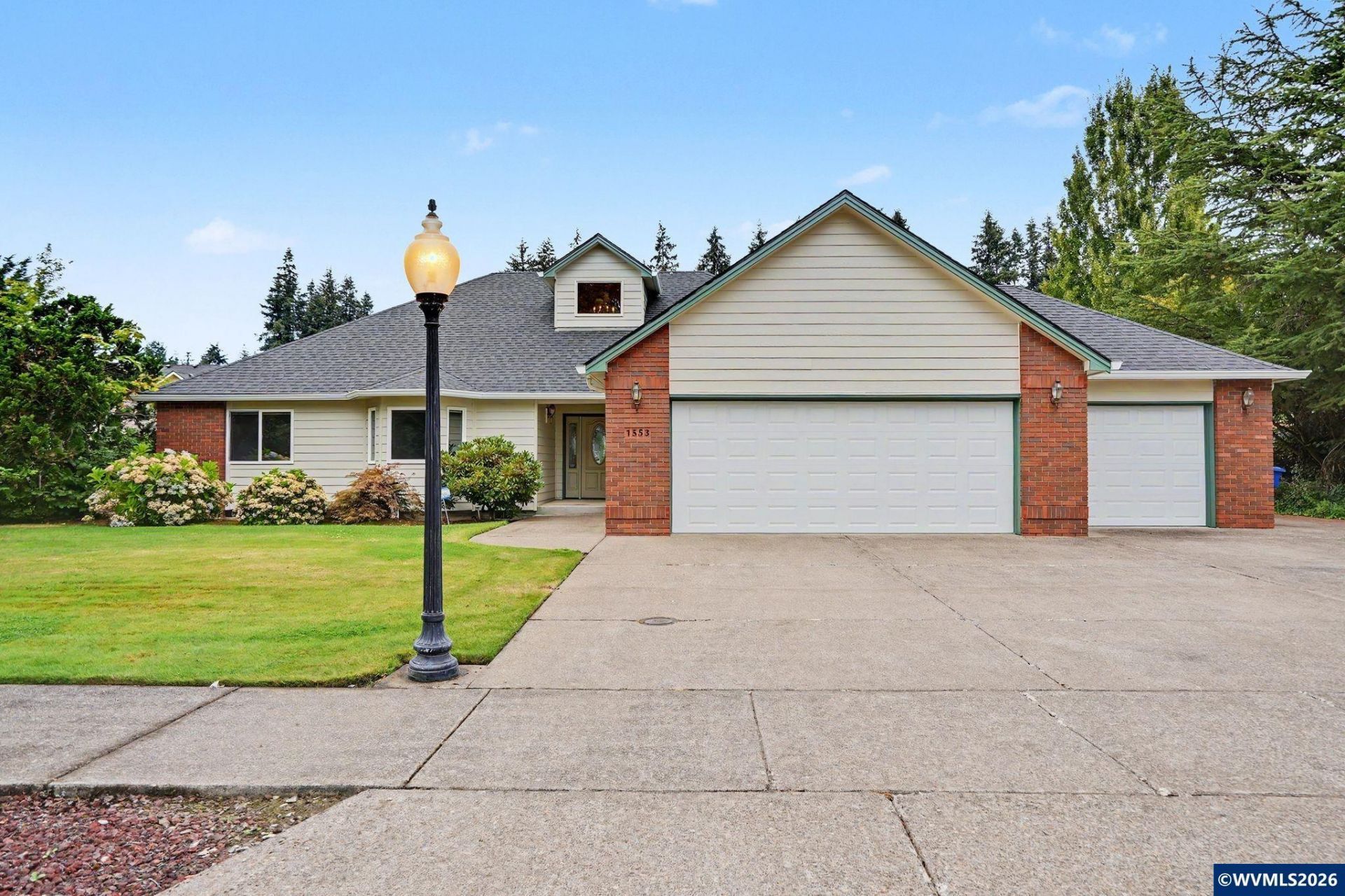 1553 E Burnett St, Stayton, OR 97383 Main Photo