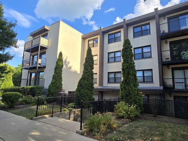1711 W Jarvis Avenue , Unit 201, Chicago, IL 60626