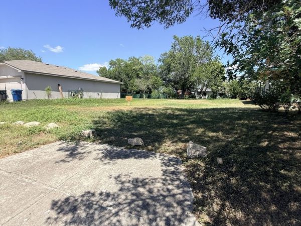2626 DAHLGREEN AVE, San Antonio, TX 78237