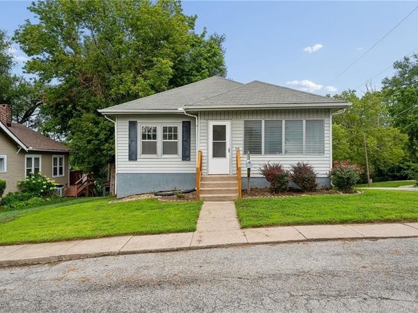 138 High Street, Liberty, MO 64068