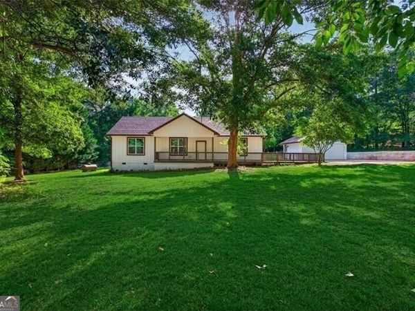 100 Willow Creek Drive, Locust Grove, GA 30248
