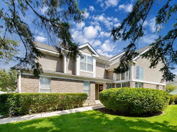 621 CITADEL Drive , Westmont, IL 60559
