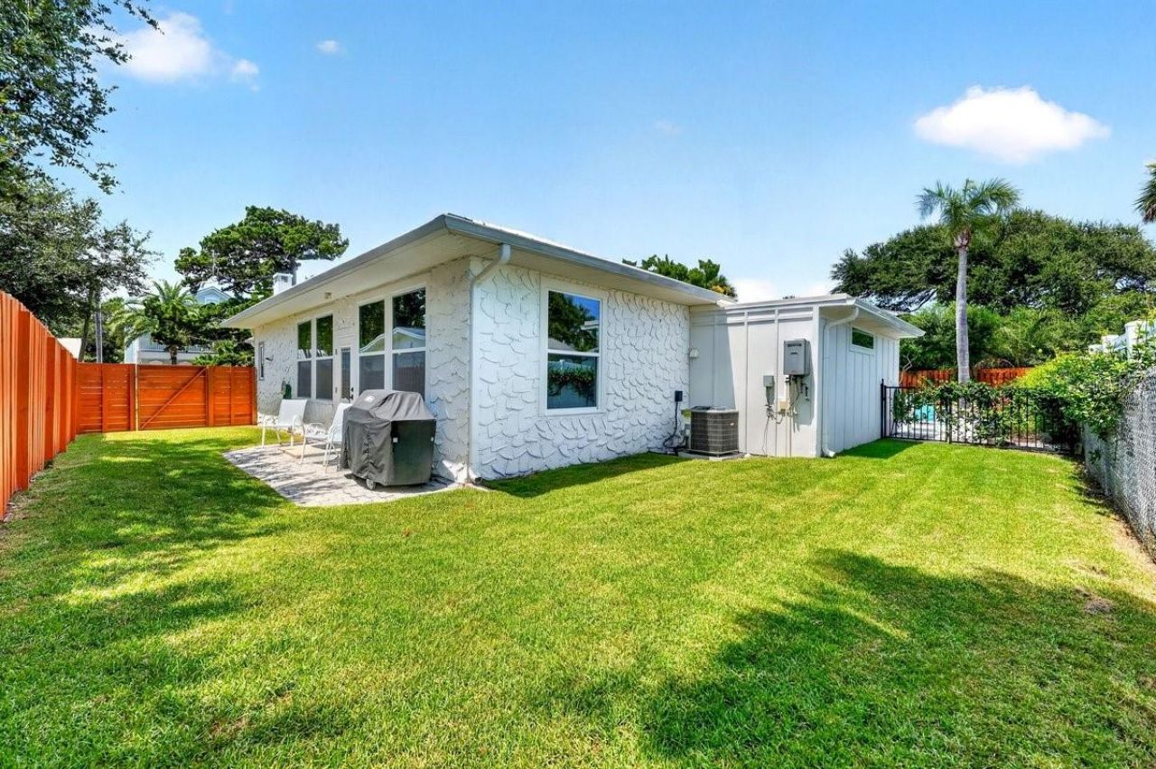 507 Goodwin Avenue, New Smyrna Beach, FL 32169 Photo