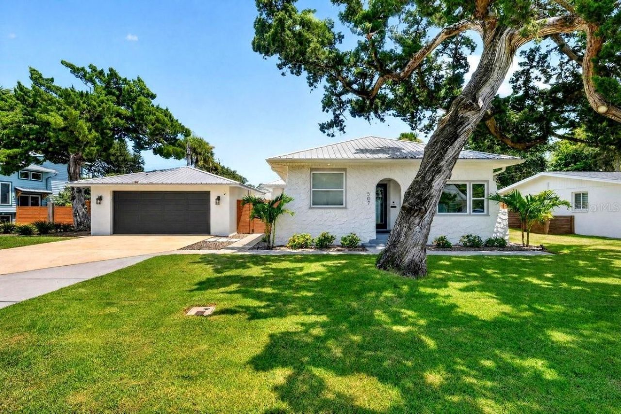 507 Goodwin Avenue, New Smyrna Beach, FL 32169 Photo