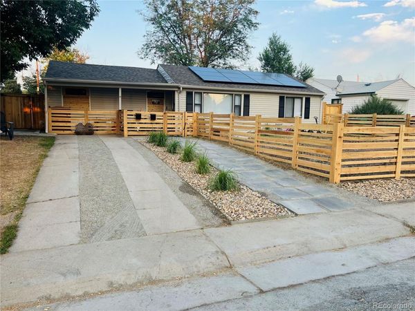 822 Geneva Street , Aurora, CO 80010