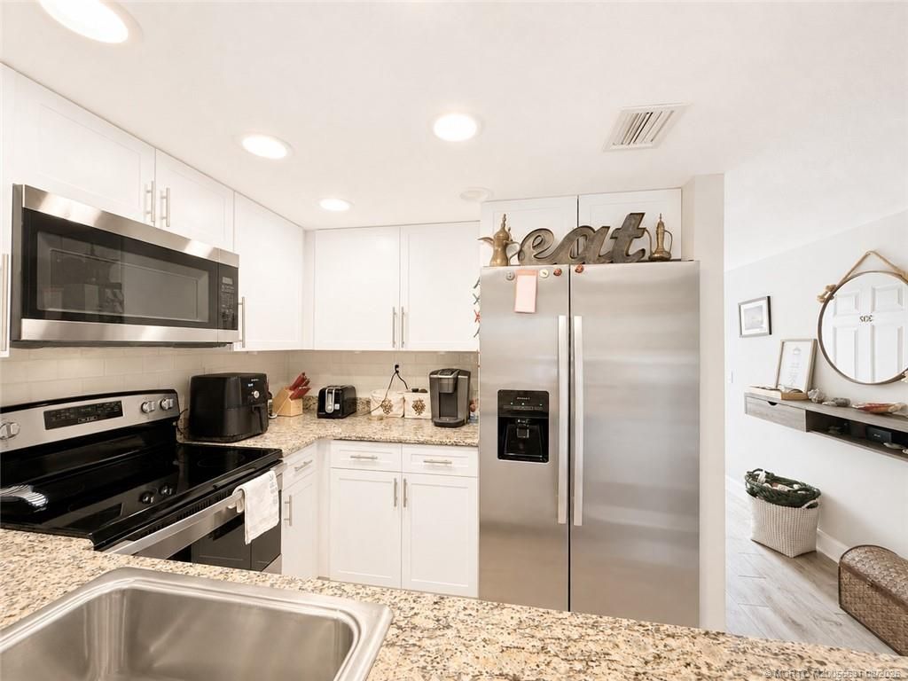 390 NE Edgewater Drive , Unit 302, Stuart, FL 34996 Photo