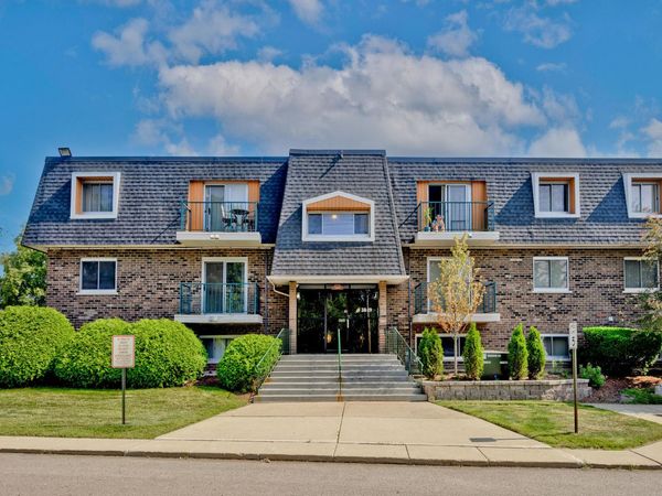 3849 N Parkway Drive , Unit 2A, Northbrook, IL 60062