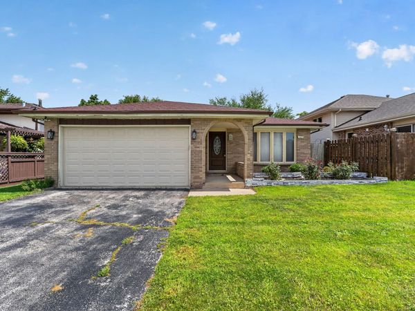 14631 Knox Avenue , Midlothian, IL 60445