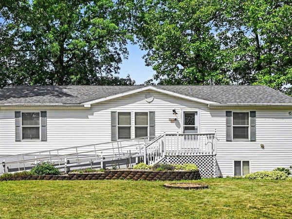 5200 W Lakeview Park Dr Drive, Warsaw, IN 46580