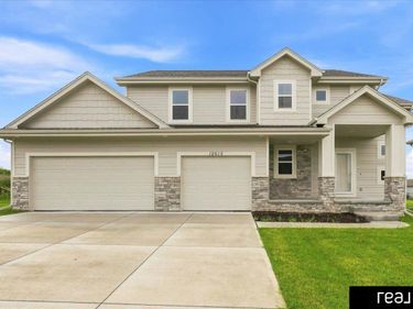 12615 Carpenter Street, Papillion, NE 68138