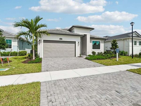 13566 SE Grovewood Drive, Port St. Lucie, FL 34984