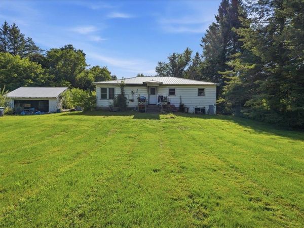 75 East Street, Huntington, VT 05462
