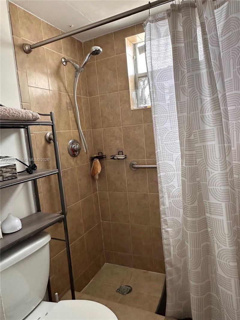1100 NE 1st Ct , Unit 103, Hallandale Beach, FL 33009 Photo