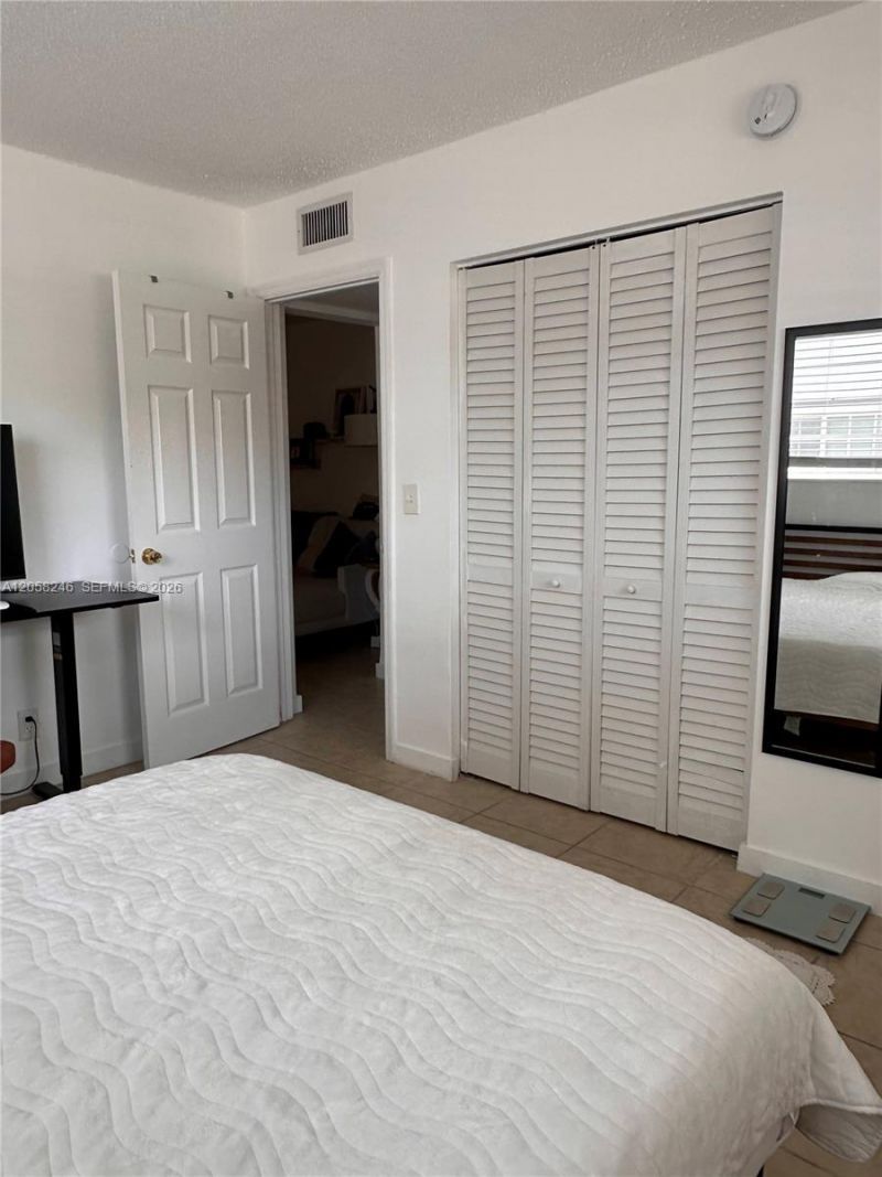 1100 NE 1st Ct , Unit 103, Hallandale Beach, FL 33009 Photo