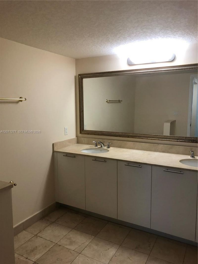 1800 N Bayshore Dr , Unit 814, Miami, FL 33132 Photo