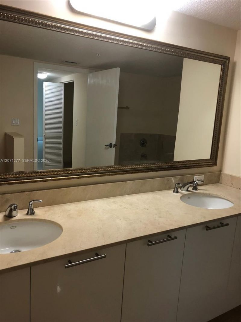1800 N Bayshore Dr , Unit 814, Miami, FL 33132 Photo