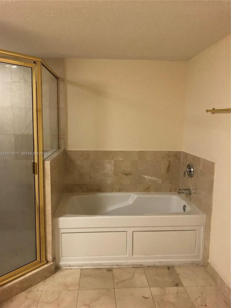 1800 N Bayshore Dr , Unit 814, Miami, FL 33132 Photo