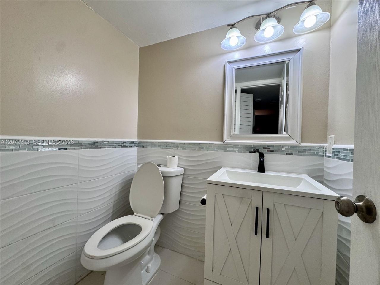 32 Wimbledon Lake Dr , Unit 221, Plantation, FL 33324 Photo