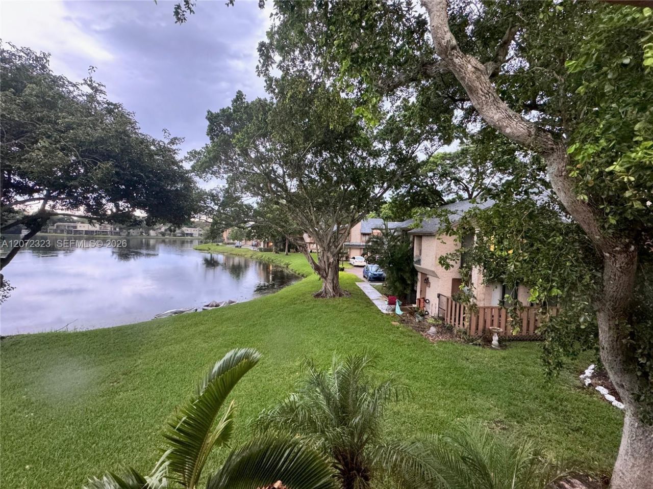 32 Wimbledon Lake Dr , Unit 221, Plantation, FL 33324 Photo
