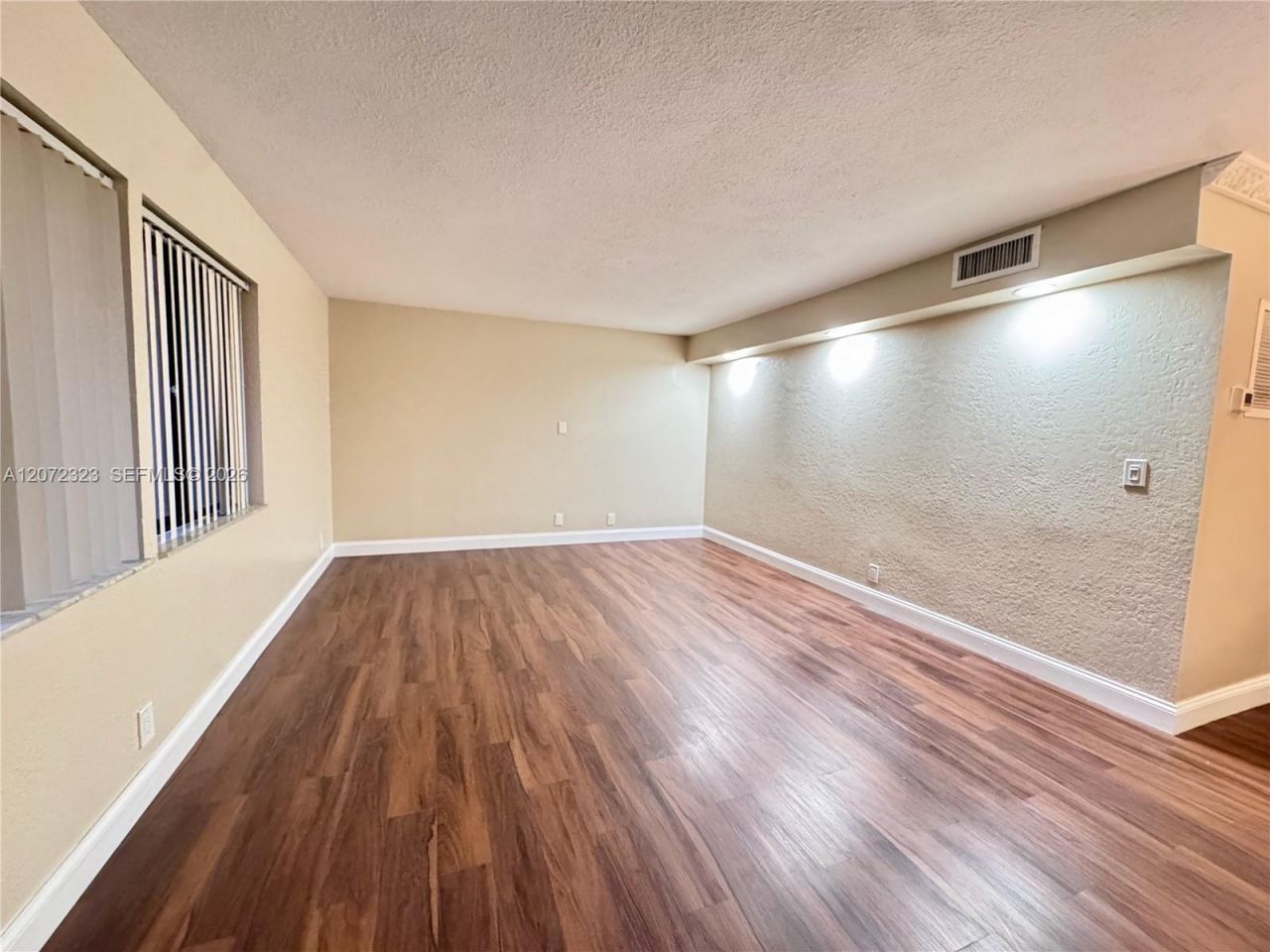 32 Wimbledon Lake Dr , Unit 221, Plantation, FL 33324 Photo