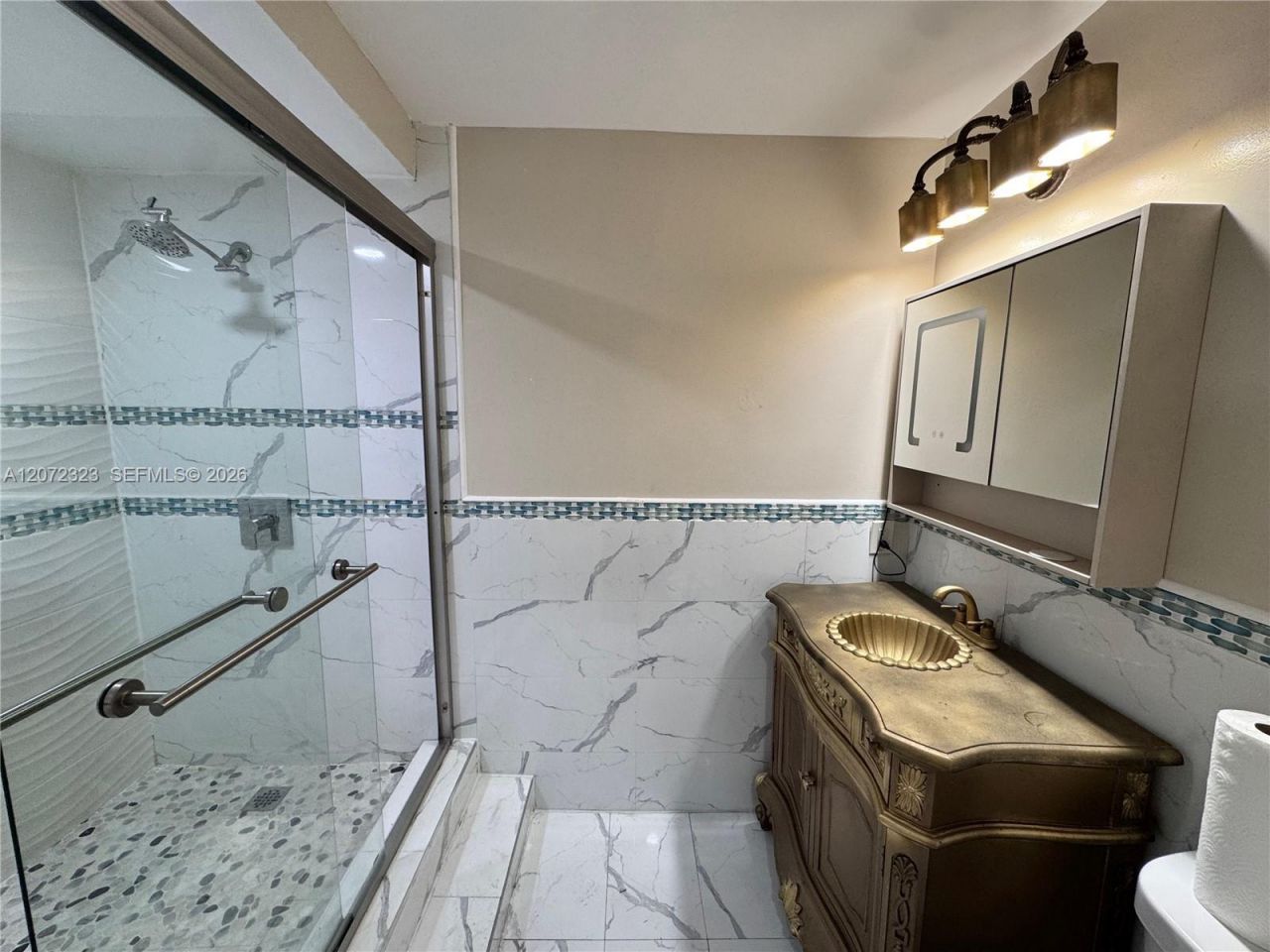 32 Wimbledon Lake Dr , Unit 221, Plantation, FL 33324 Photo