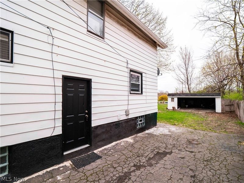 1821 Kenneth Avenue , Cleveland, OH 44109 Photo 5