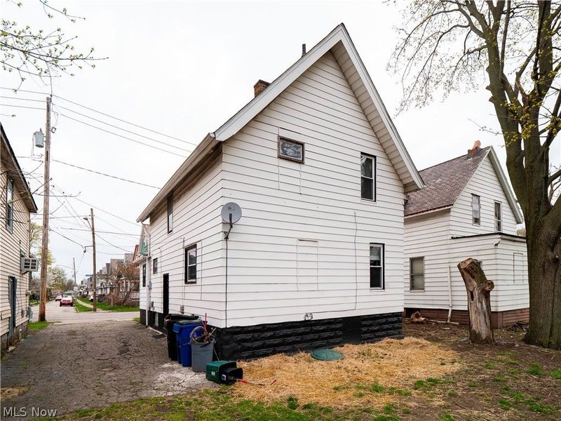 1821 Kenneth Avenue , Cleveland, OH 44109 Photo 6