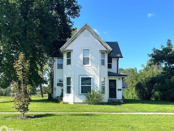 404 E Des Moines Street, Brooklyn, IA 52211