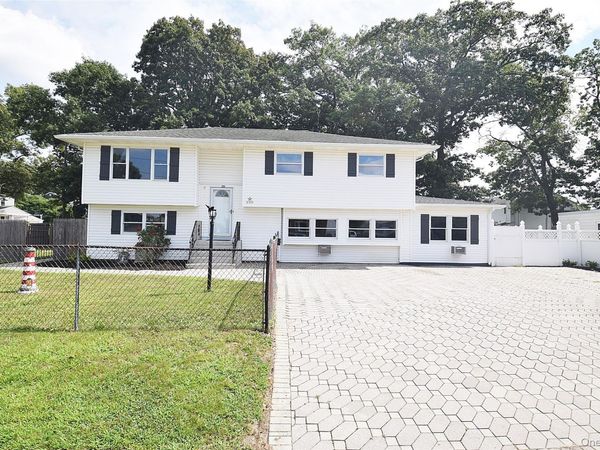 226 14th Avenue, West Babylon, NY 11704