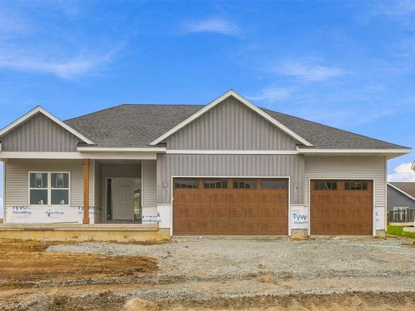 1401 Green Oak Pass, Tiffin, IA 52340