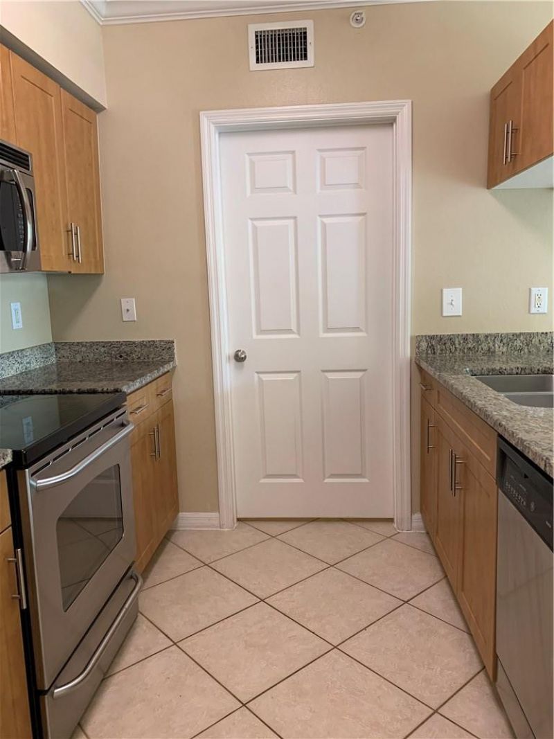 6533 Emerald Dunes Drive, Unit 203, West Palm Beach, FL 33411 Photo