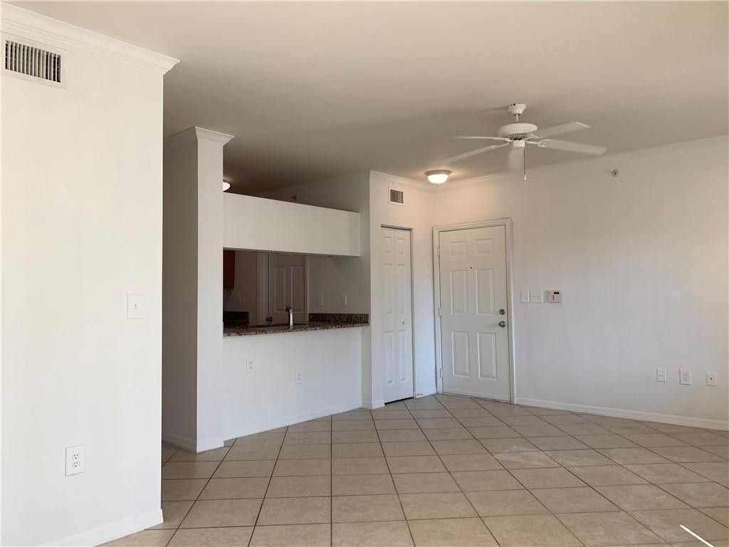 6533 Emerald Dunes Drive, Unit 203, West Palm Beach, FL 33411 Photo