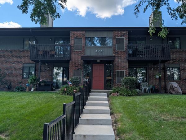372 Park Hill Dr, Unit H, Pewaukee, WI 53072
