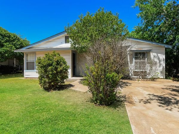 841 Hackamore Street, White Settlement, TX 76108