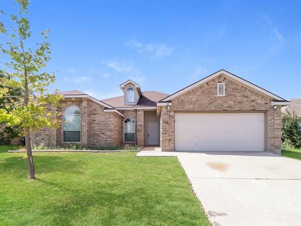 911 Joshua Drive, Burleson, TX 76028