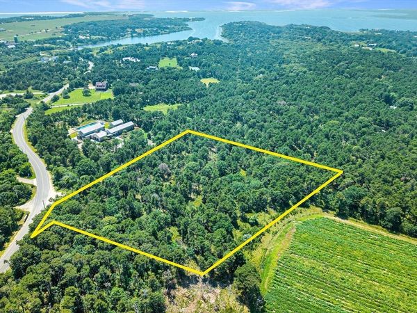8 Turkeyland Cove Road, Edgartown, MA 02539