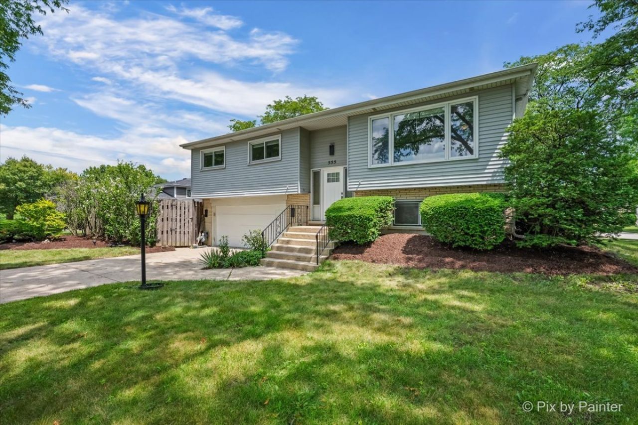 555 Figard Lane, Des Plaines, IL 60016 Main Photo