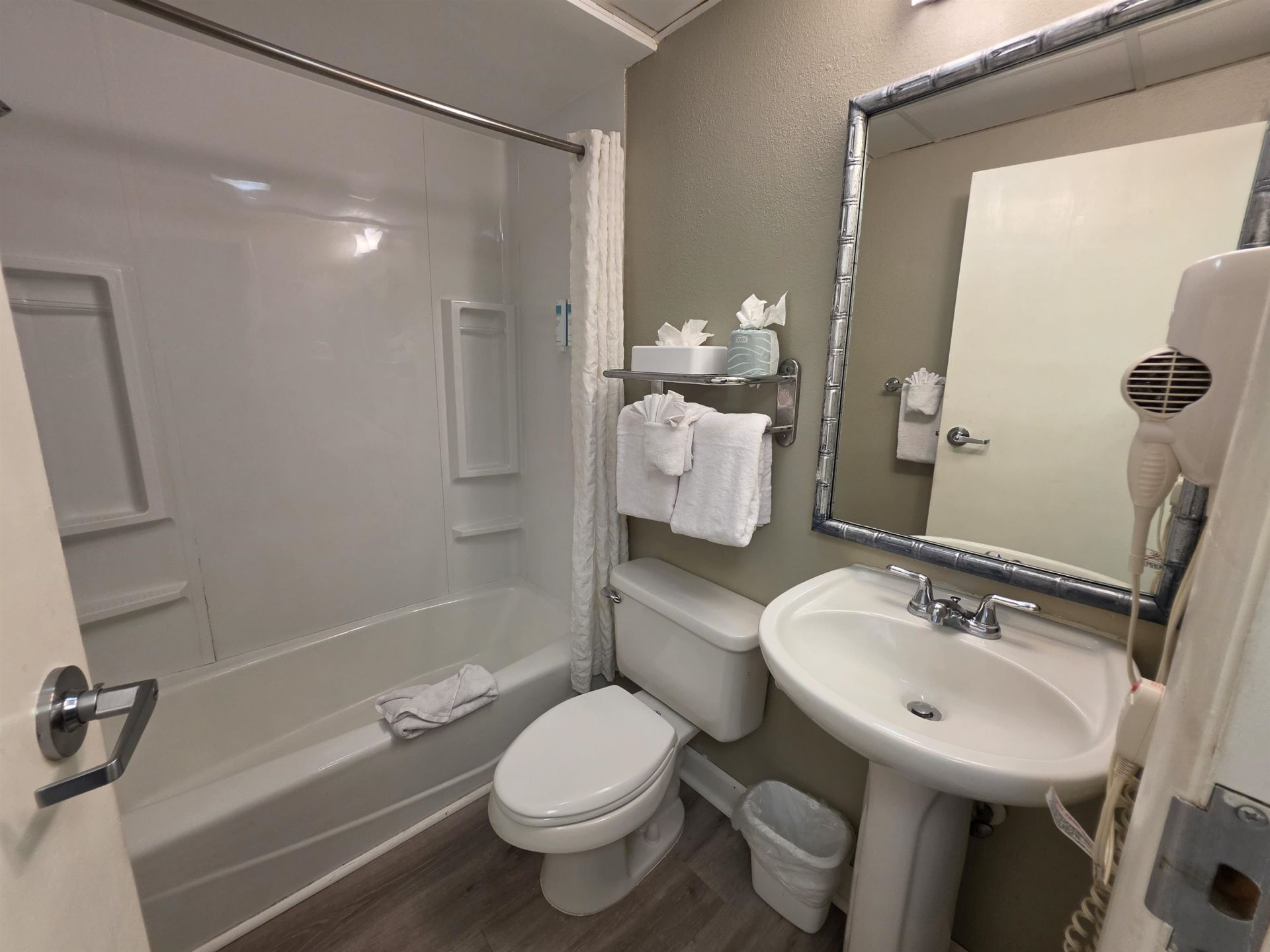5200 North Ocean Blvd. Photo 4