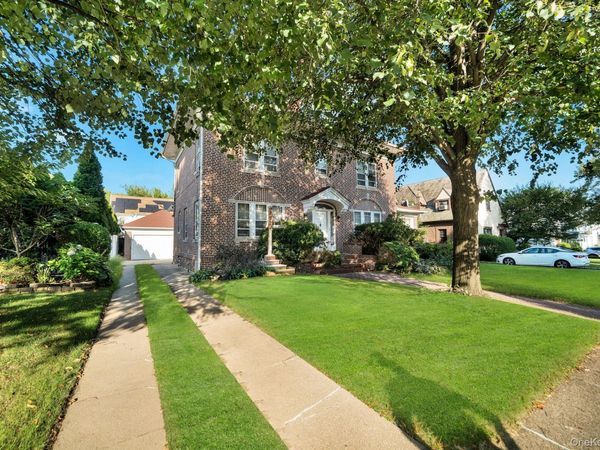 8833 195th Street, Hollis, NY 11423