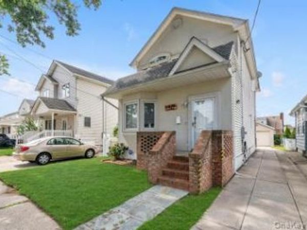 14 N 4th Street , New Hyde Park, NY 11040